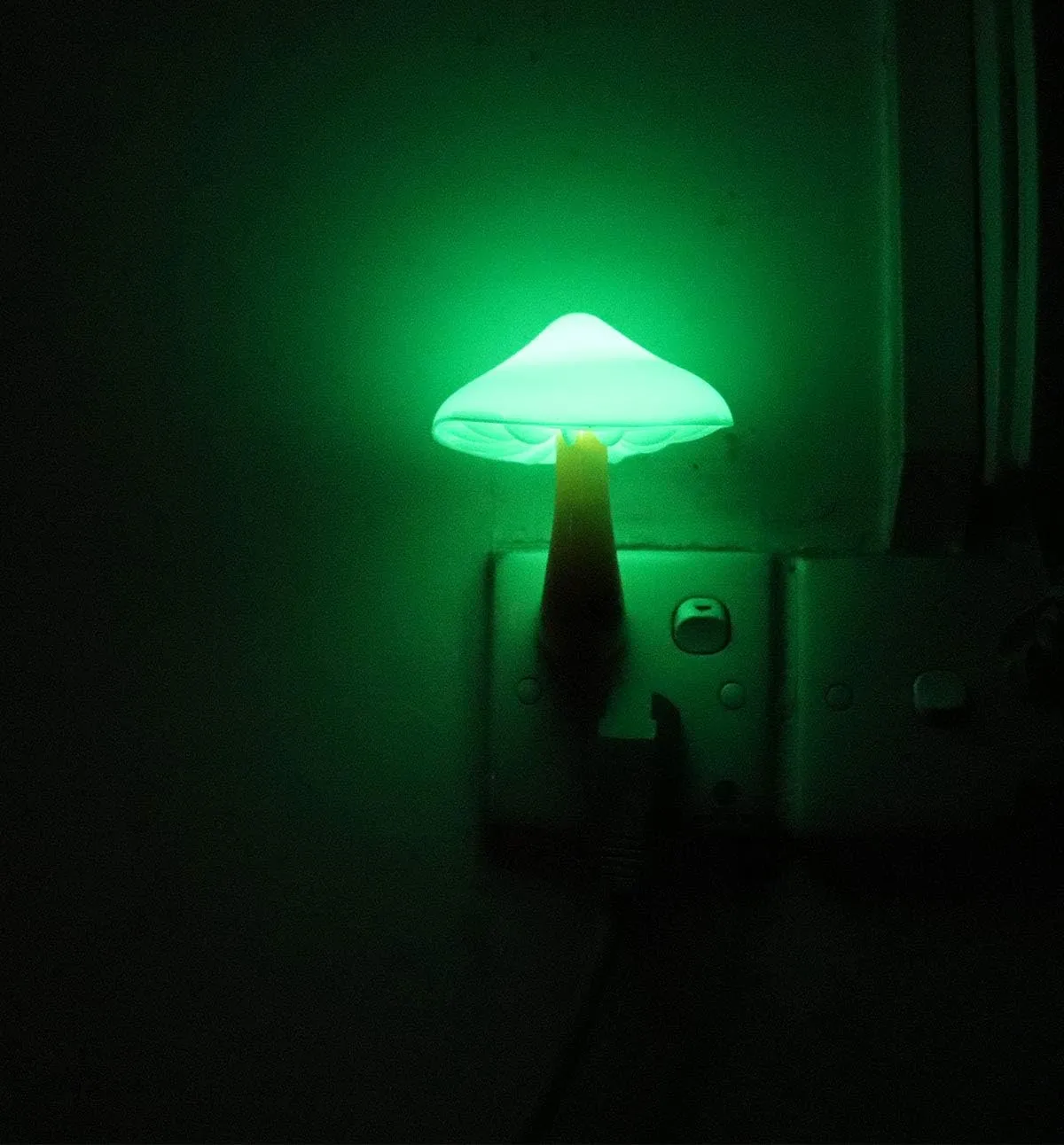 AUSAYE Sensor LED Night Light Plug in Lamp Mushroom Night Light 7-Color Changing Magic Mini Pretty Mushroom-Shaped Night Lights for Adults Kids NightLight